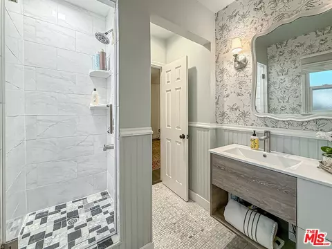 Bath - 5236 Lennox Ave, Sherman Oaks, CA 91401 photo 8 of 10