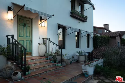 2341 Ronda Vista Dr, Los Angeles, CA 90027