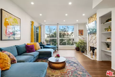 17711 Margate St #211, Encino, CA 91316