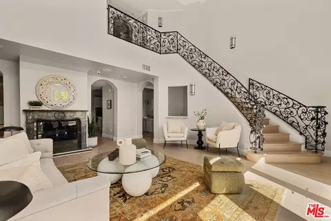 1610 Camden Ave #101, Los Angeles, CA 90025
