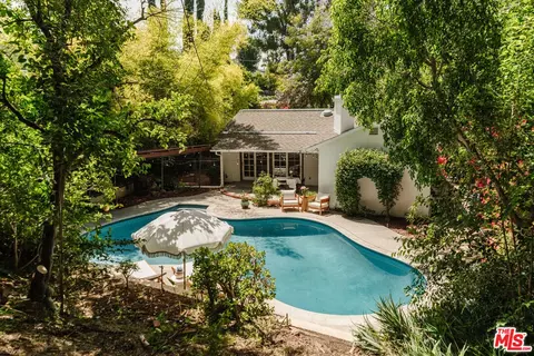 22370 Macfarlane Dr, Woodland Hills, CA 91364