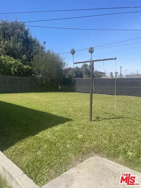 1131 W Spruce St, Compton, CA 90220 photo 2