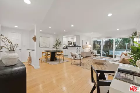 11646 Chenault St #9, Los Angeles, CA 90049
