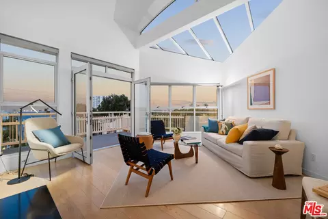2913 3rd St #304, Santa Monica, CA 90405