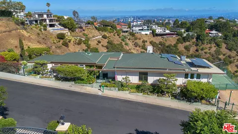 10924 Savona Rd, Los Angeles, CA 90077