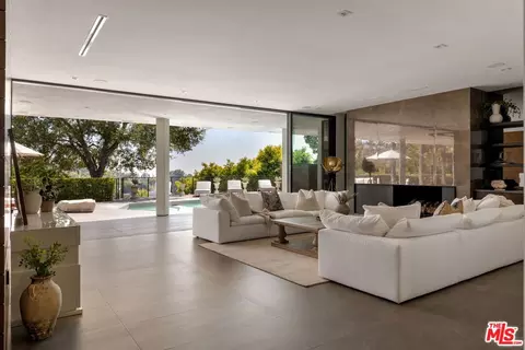 9108 Alanda Pl, Beverly Hills, CA 90210