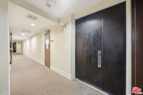 147 N Berendo St #301, Los Angeles, CA 90004