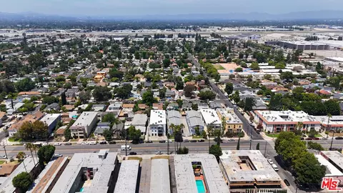 View/Area - 7437 Haskell Ave, Van Nuys, CA 91406 photo 5 of 7