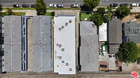 View/Area - 7437 Haskell Ave, Van Nuys, CA 91406 photo 4 of 7