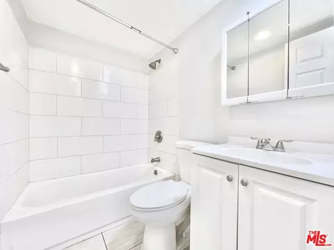 Bath - 7437 Haskell Ave, Van Nuys, CA 91406 photo 2 of 2