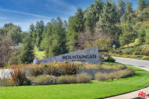 12612 Promontory Rd, Los Angeles, CA 90049