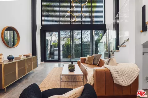 303 Venice Way, Venice, CA 90291