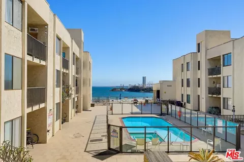 Exterior - 1140 E Ocean Blvd #220, Long Beach, CA 90802 photo 1 of 9