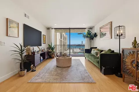 Living - 1140 E Ocean Blvd #220, Long Beach, CA 90802 photo 1 of 6