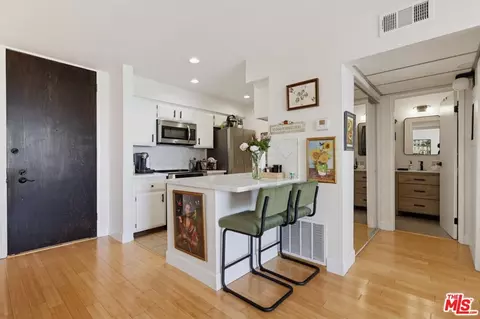 Kitchen - 1140 E Ocean Blvd #220, Long Beach, CA 90802 photo 1 of 4