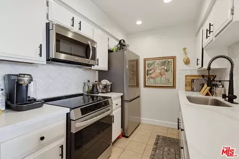 Kitchen - 1140 E Ocean Blvd #220, Long Beach, CA 90802 photo 3 of 4