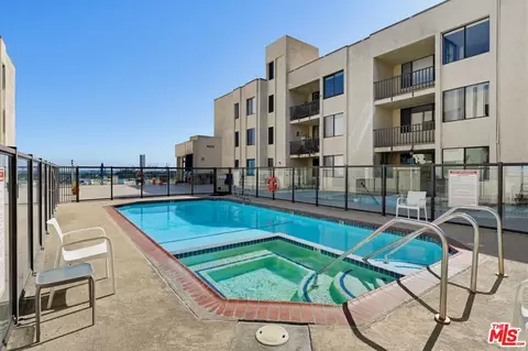 Exterior - 1140 E Ocean Blvd #220, Long Beach, CA 90802 photo 3 of 9
