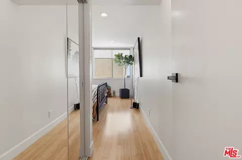 Entry Way - 1140 E Ocean Blvd #220, Long Beach, CA 90802 photo 3 of 3