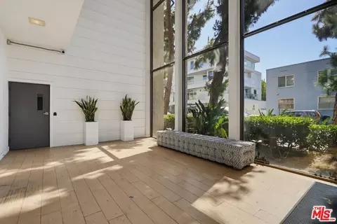 Entry Way - 1140 E Ocean Blvd #220, Long Beach, CA 90802 photo 1 of 3