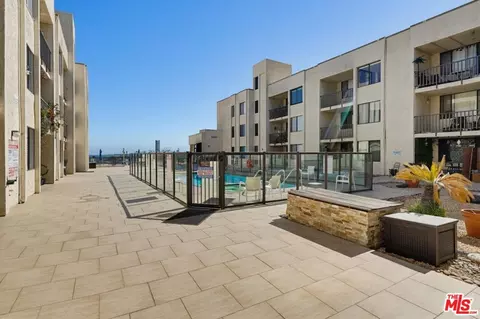 Exterior - 1140 E Ocean Blvd #220, Long Beach, CA 90802 photo 2 of 9