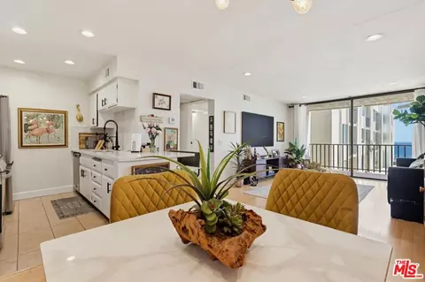 Dining - 1140 E Ocean Blvd #220, Long Beach, CA 90802 photo 4 of 7