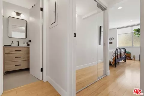 Entry Way - 1140 E Ocean Blvd #220, Long Beach, CA 90802 photo 2 of 3