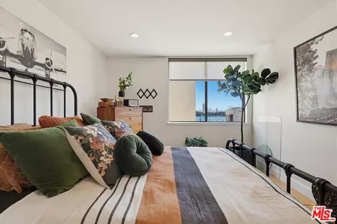 Bedroom - 1140 E Ocean Blvd #220, Long Beach, CA 90802 photo 2 of 6