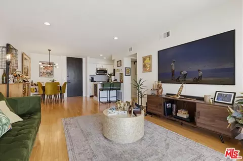 Living - 1140 E Ocean Blvd #220, Long Beach, CA 90802 photo 4 of 6