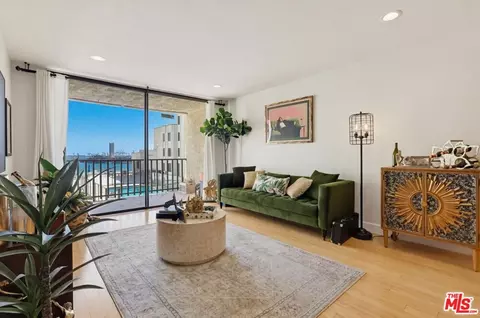 Living - 1140 E Ocean Blvd #220, Long Beach, CA 90802 photo 2 of 6