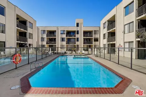 Exterior - 1140 E Ocean Blvd #220, Long Beach, CA 90802 photo 4 of 9