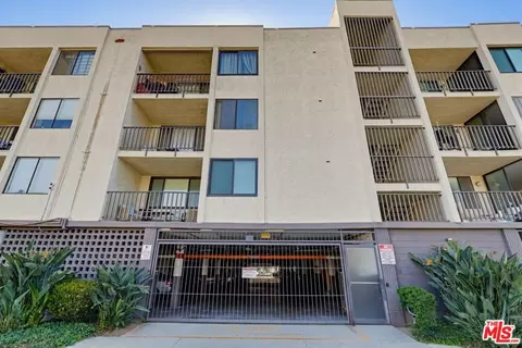 Exterior - 1140 E Ocean Blvd #220, Long Beach, CA 90802 photo 7 of 9