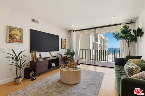 Living - 1140 E Ocean Blvd #220, Long Beach, CA 90802 photo 3 of 6