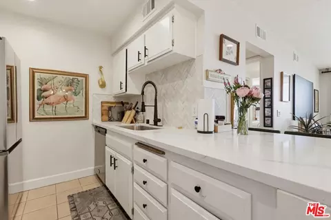 Kitchen - 1140 E Ocean Blvd #220, Long Beach, CA 90802 photo 4 of 4