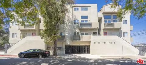 22705 Del Valle St, Woodland Hills, CA 91364