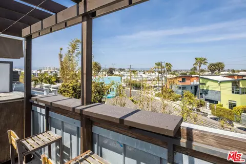 Other - 815 Hampton Dr #2, Los Angeles, CA 90291 photo 4 of 5