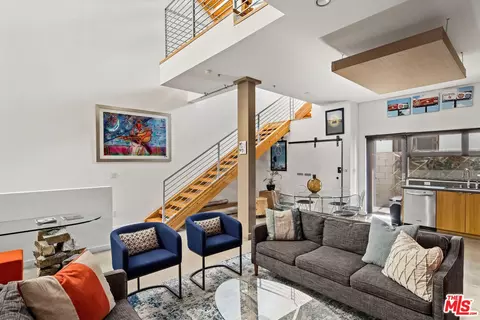 Living - 815 Hampton Dr #2, Los Angeles, CA 90291 photo 1 of 2