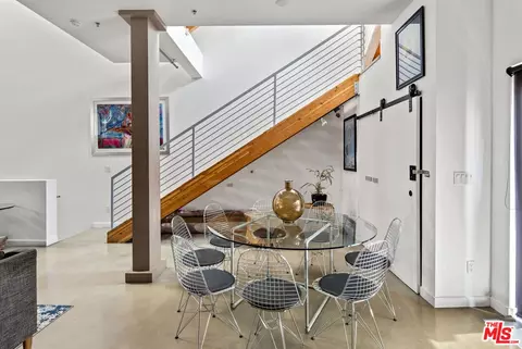 Dining - 815 Hampton Dr #2, Los Angeles, CA 90291 photo 1 of 1