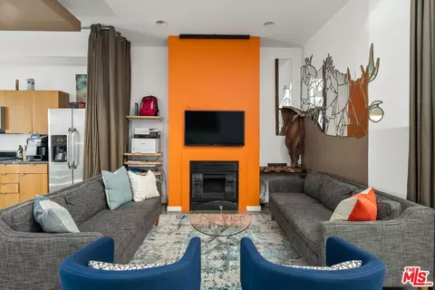 Living - 815 Hampton Dr #2, Los Angeles, CA 90291 photo 2 of 2