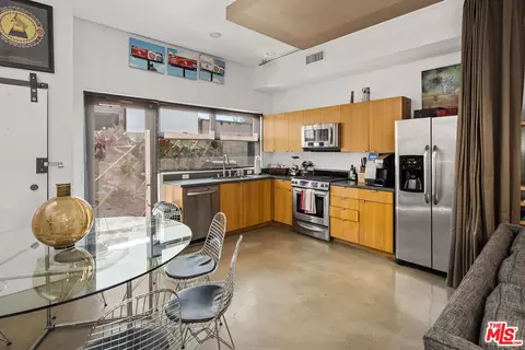 Kitchen - 815 Hampton Dr #2, Los Angeles, CA 90291 photo 1 of 1