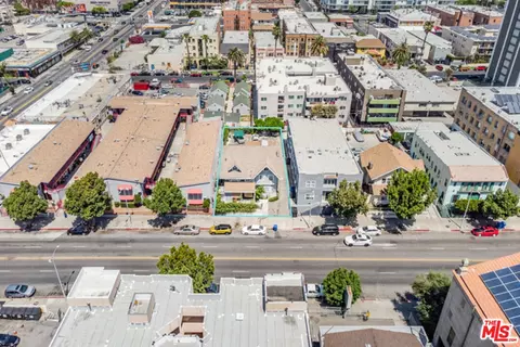 2961 W 8th St, Los Angeles, CA 90005