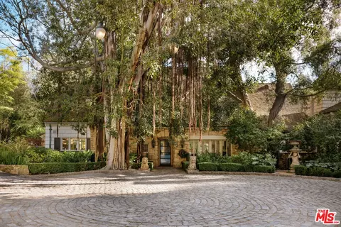 9631 Cedarbrook Dr, Beverly Hills, CA 90210