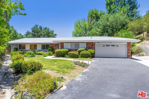 5716 Star Ln, Woodland Hills, CA 91367