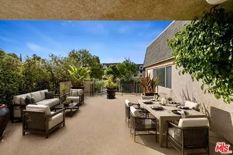 2385 Roscomare Rd #D17, Los Angeles, CA 90077