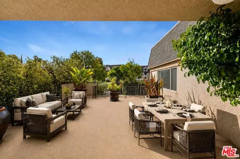 2385 Roscomare Rd #D17, Los Angeles, CA 90077