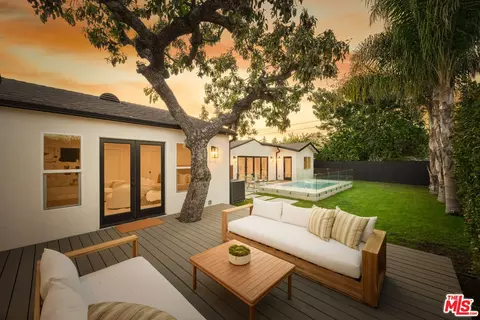 3953 S Victoria Ave, Los Angeles, CA 90008