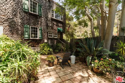 437 Short Trl, Topanga, CA 90290