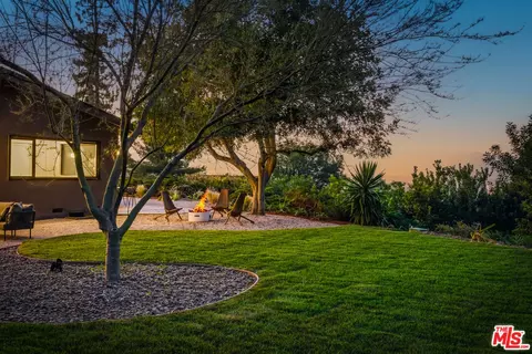 4650 Ellenita Ave, Tarzana, CA 91356