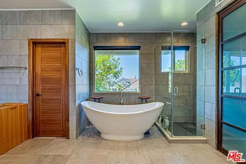 Bath - 6 Sirius, Irvine, CA 92603 photo 4 of 8