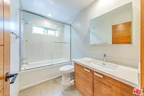 Bath - 6 Sirius, Irvine, CA 92603 photo 3 of 8