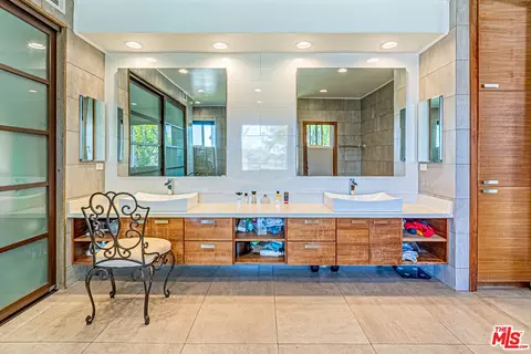 Bath - 6 Sirius, Irvine, CA 92603 photo 5 of 8